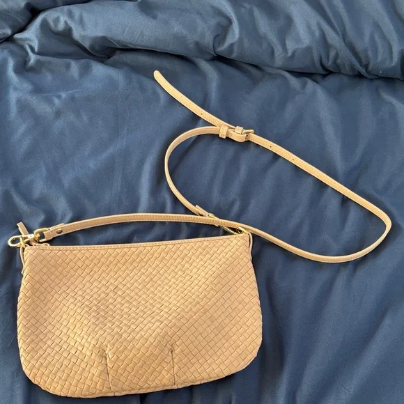 NWOT Quince Taupe Woven Crossbody Bag - Picture 5 of 8